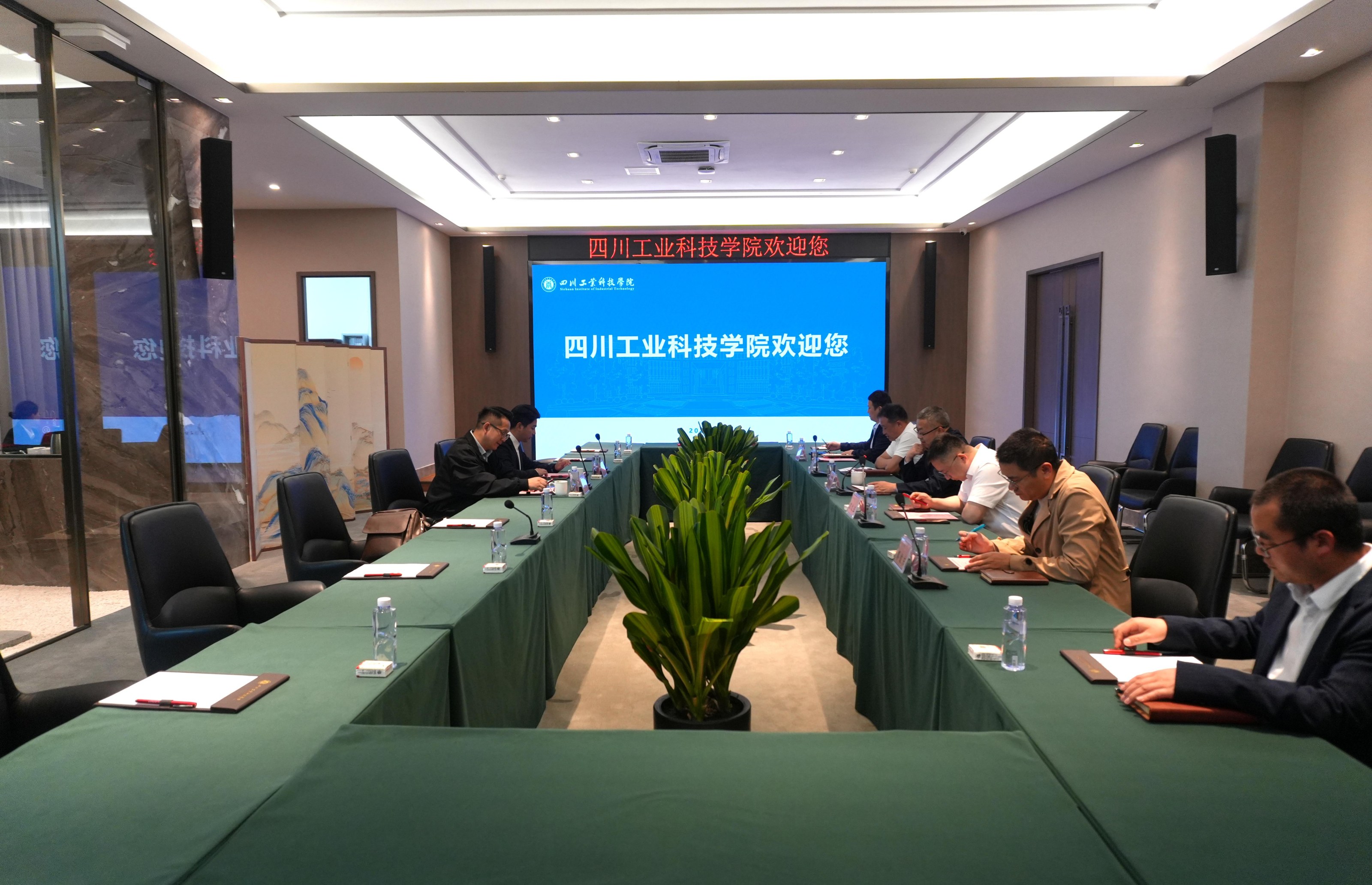 深化产教融合 共育5G技术人才——学校与重庆信科通信工程有限公司签署校企合作协议